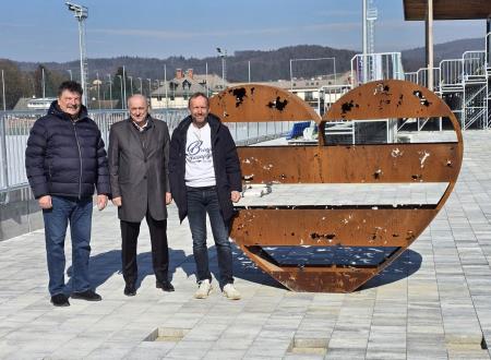 Župan dr. Peter Verlič, predsednik NZS Radenko Mijatović in predsednik NK Brinje Andraž Zrnec